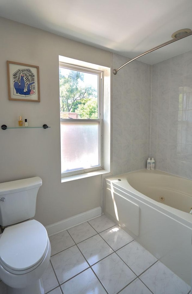 1654 W Berwyn Ave Unit 2W, Chicago, IL 60640 - bathroom with toilet and a combined bath / shower with jetted tub