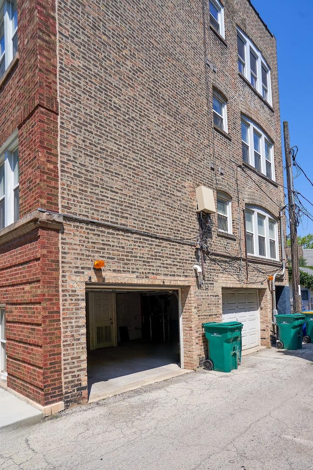 1654 W Berwyn Ave Unit 2W, Chicago, IL 60640 - view of property with an attached garage