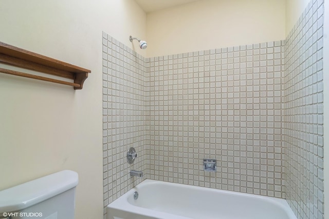 4130 N Pheasant Trail Ct Unit 2, Arlington Heights, IL 60004 - full bath featuring toilet and  shower combination