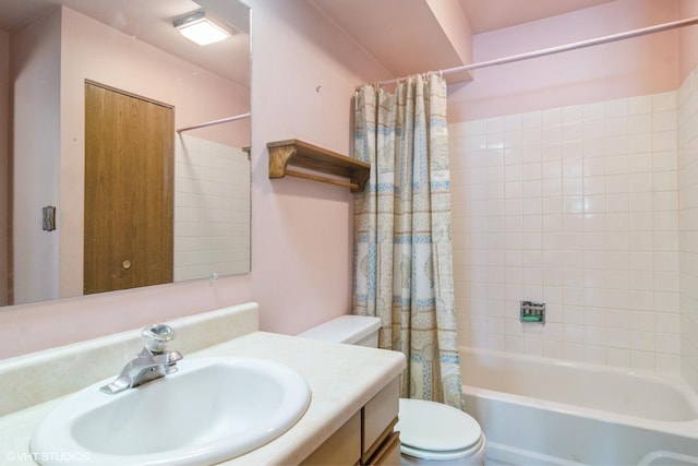 4130 N Pheasant Trail Ct Unit 2, Arlington Heights, IL 60004 - bathroom with vanity and shower / bath combination with curtain