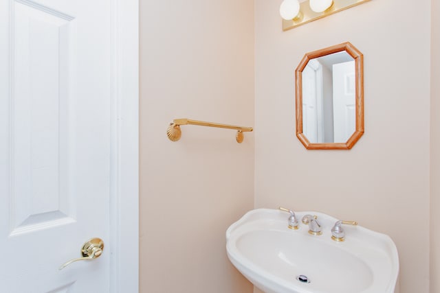 590 Green Bay Rd, Glencoe, IL 60022 - bathroom with a sink