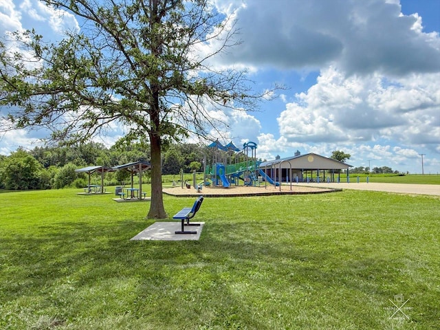 21 County Road 1200 N, Neoga, IL 62447 - view of community featuring a yard