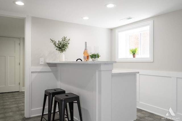 7945 S Avalon Ave, Chicago, IL 60619 - kitchen featuring a kitchen bar, light countertops, a peninsula, and recessed lighting