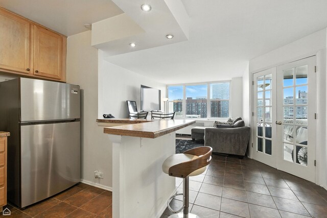 4250 N Marine Dr Unit 1912, Chicago, IL 60613 - kitchen with freestanding refrigerator, a kitchen bar, a peninsula, open floor plan, and recessed lighting