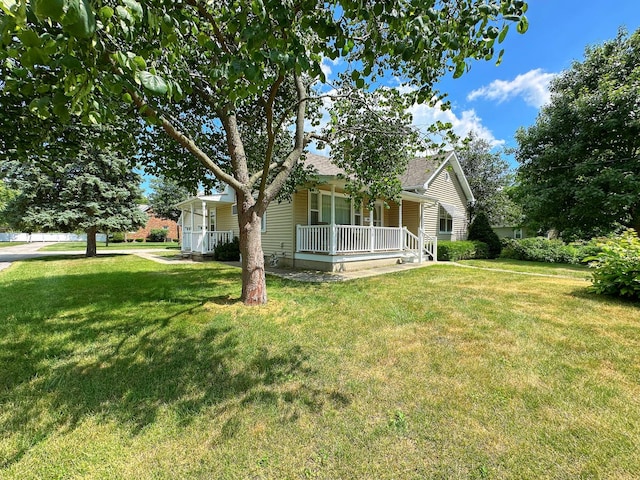 919 S Vermillion St, Streator, IL 61364 - obstructed view of property featuring a porch and a front lawn