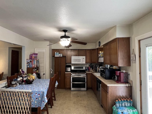 8212 Cameo Dr, Machesney Park, IL 61115 - kitchen featuring stainless steel appliances, light countertops, and ceiling fan