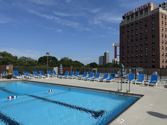 1850 N Clark St Unit 2706, Chicago, IL 60614 - community pool with a patio area