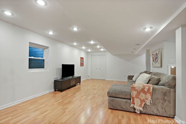 768 Wexford Ct, Grayslake, IL 60030 - living room featuring wood finished floors and recessed lighting