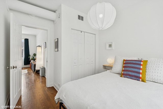 3555 W Lyndale St Unit 3B, Chicago, IL 60647 - bedroom featuring dark wood-type flooring and a closet
