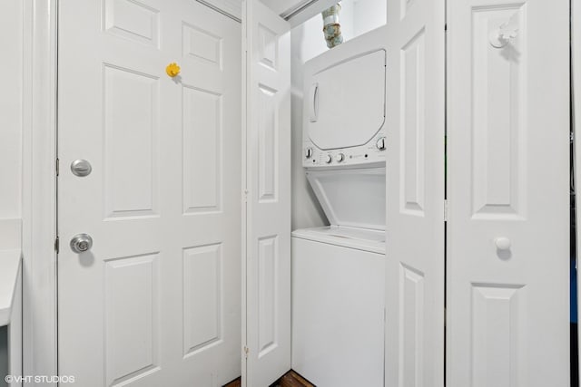 3555 W Lyndale St Unit 3B, Chicago, IL 60647 - laundry area with stacked washer / drying machine