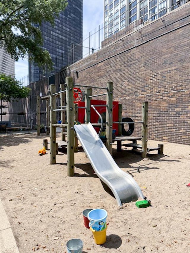 5455 N Sheridan Rd Unit 3512, Chicago, IL 60640 - view of community play area