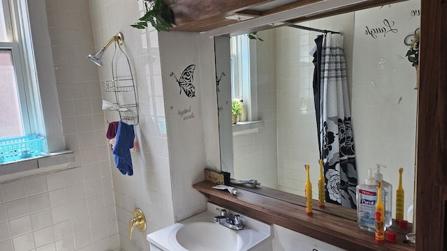 2536 S Avers Ave, Chicago, IL 60623 - full bathroom with vanity and a shower with shower curtain