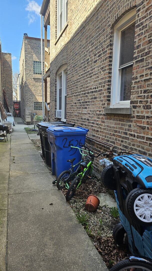 2536 S Avers Ave, Chicago, IL 60623 - view of patio / terrace