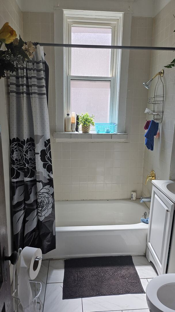 2536 S Avers Ave, Chicago, IL 60623 - full bath with plenty of natural light, shower / tub combo, vanity, and tile patterned floors