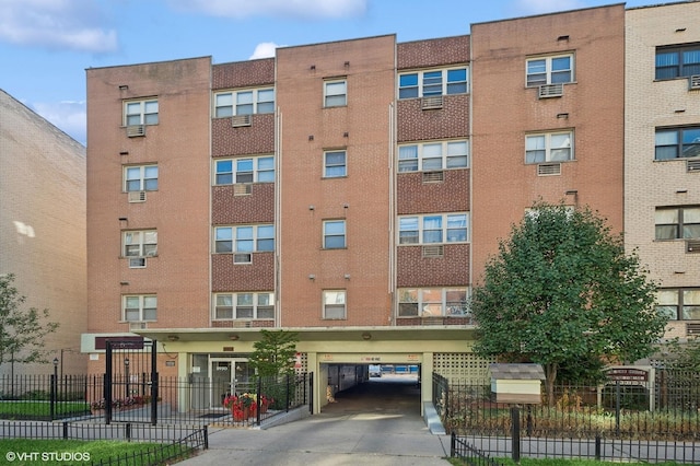 5950 N Kenmore Ave Unit 306, Chicago, IL 60660 - view of apartment building / complex with driveway