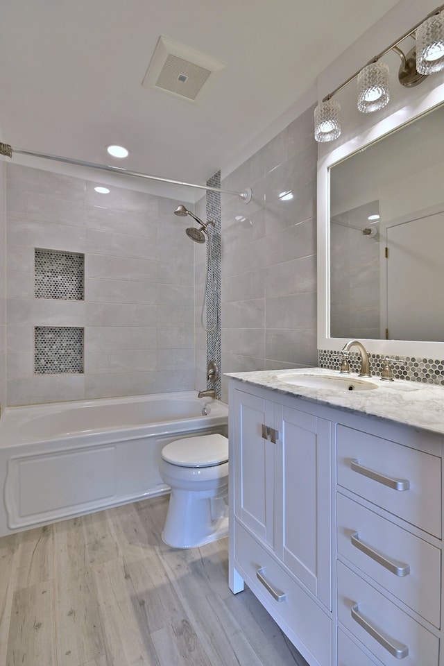2224 Flagstone Ln Unit 2224, Carpentersville, IL 60110 - full bath with vanity, tub / shower combination, and wood finished floors
