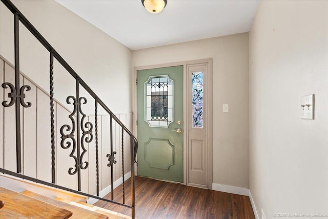 7526 S Cork Ave Unit 7526, Justice, IL 60458 - foyer entrance with wood finished floors and baseboards