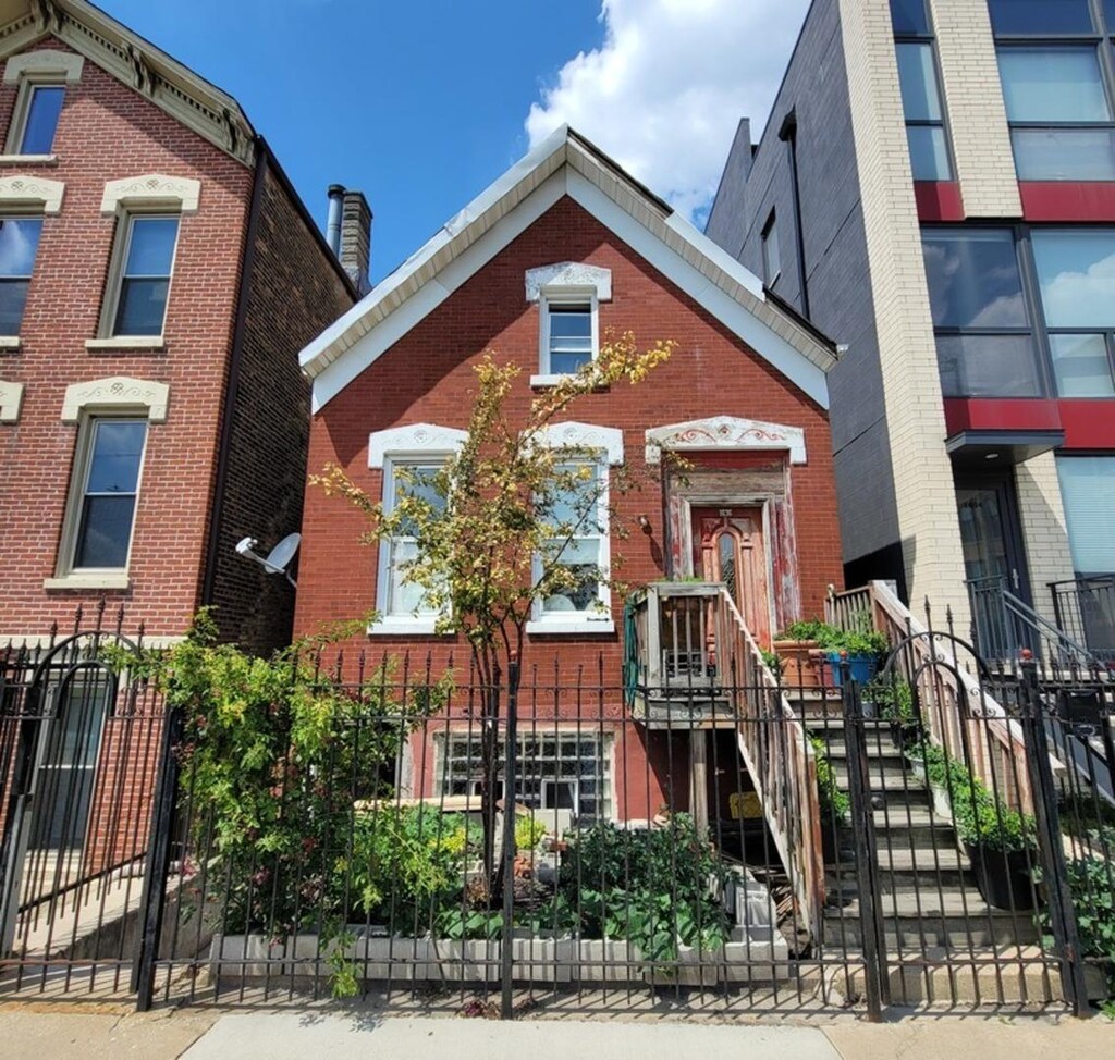1636 W Augusta Blvd, Chicago, IL 60622 - photo 1