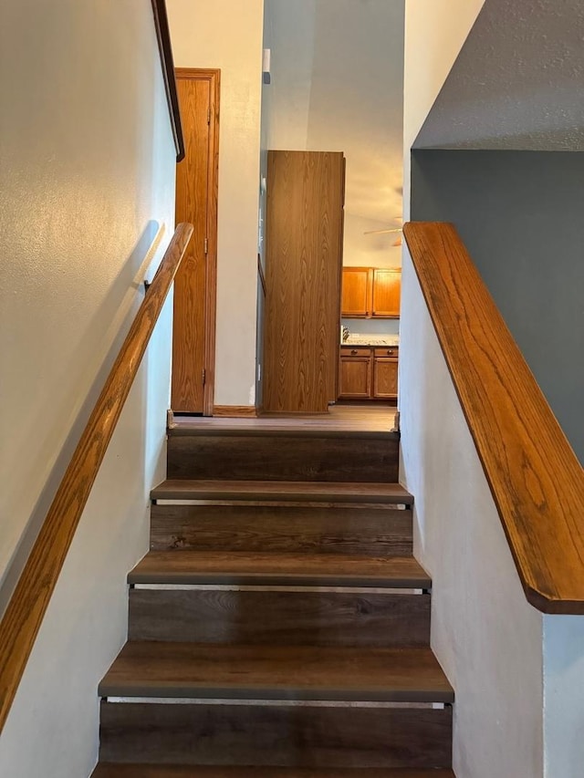 815 Arnold Ave, Rockford, IL 61108 - view of staircase