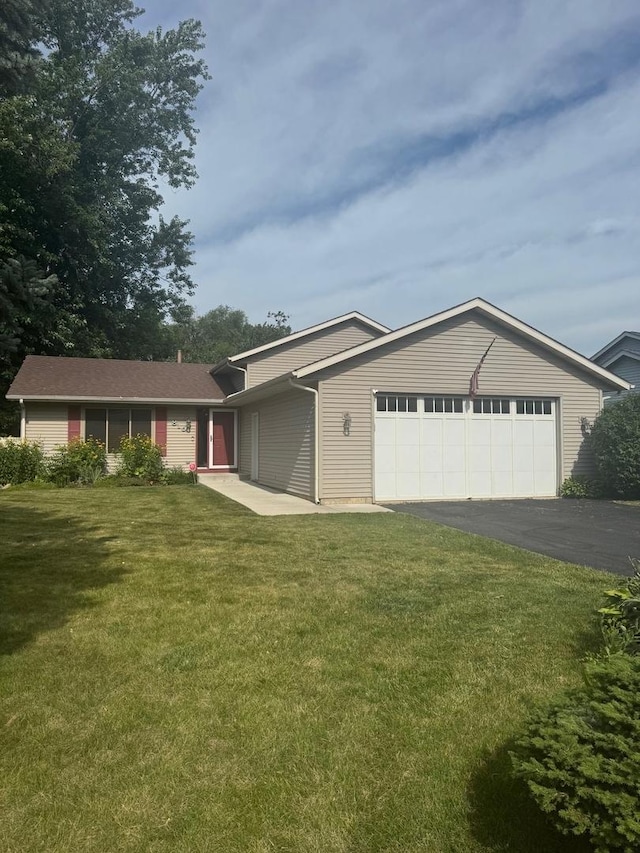 815 Arnold Ave, Rockford, IL 61108 - single story home with an attached garage, asphalt driveway, and a front lawn