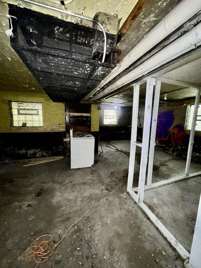 2925 W Eastwood Ave, Chicago, IL 60525 - basement with washer / clothes dryer