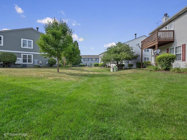 835 Genesee Dr, Naperville, IL 60563 - view of green lawn