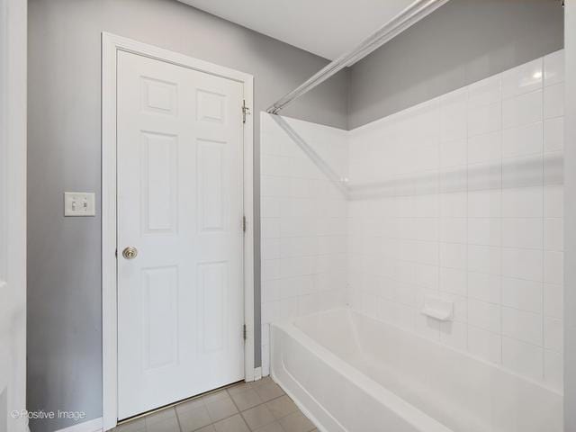 835 Genesee Dr, Naperville, IL 60563 - full bath featuring tile patterned floors and washtub / shower combination