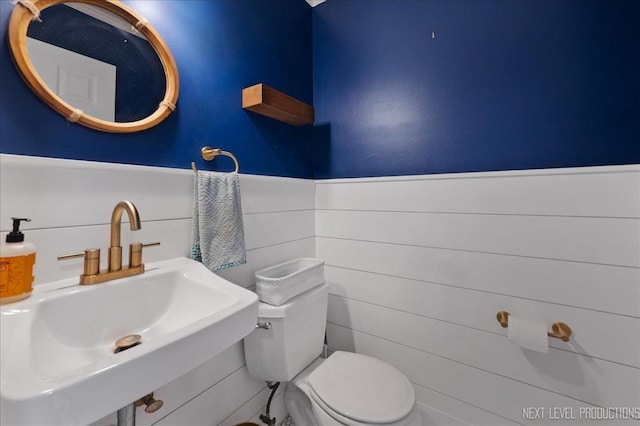 740 Lexington Ave, Saint Charles, IL 60174 - bathroom featuring a sink and a wainscoted wall