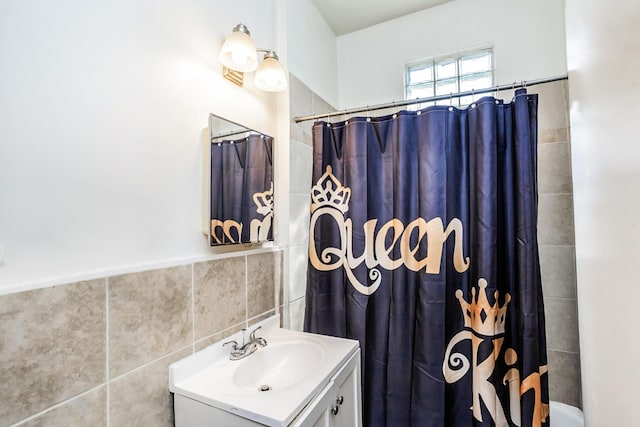 7523 S Kimbark Ave, Chicago, IL 60619 - bathroom featuring vanity, tile walls, and shower / tub combo