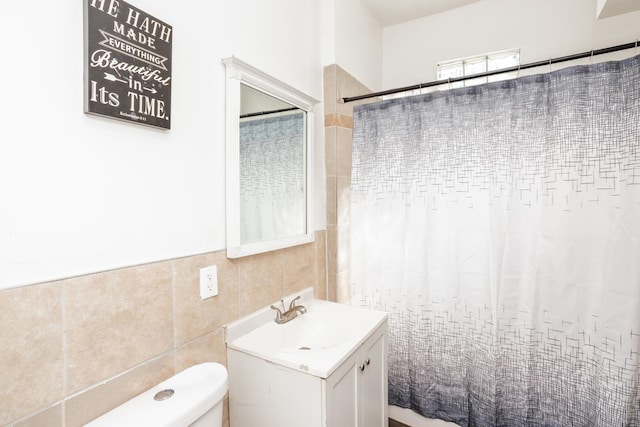 7523 S Kimbark Ave, Chicago, IL 60619 - bathroom featuring vanity and tile walls