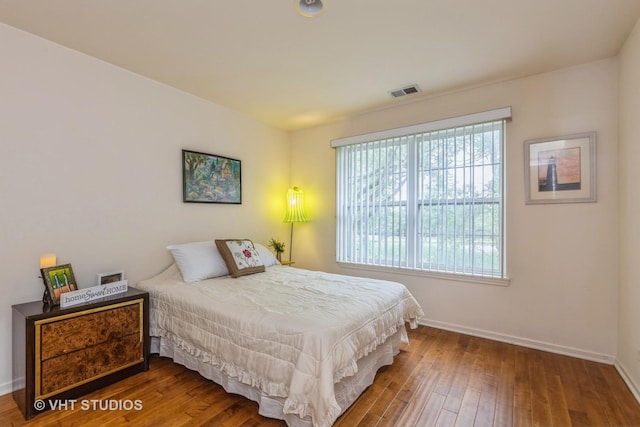 976 Enfield Dr, Northbrook, IL 60062 - bedroom with baseboards and hardwood / wood-style flooring