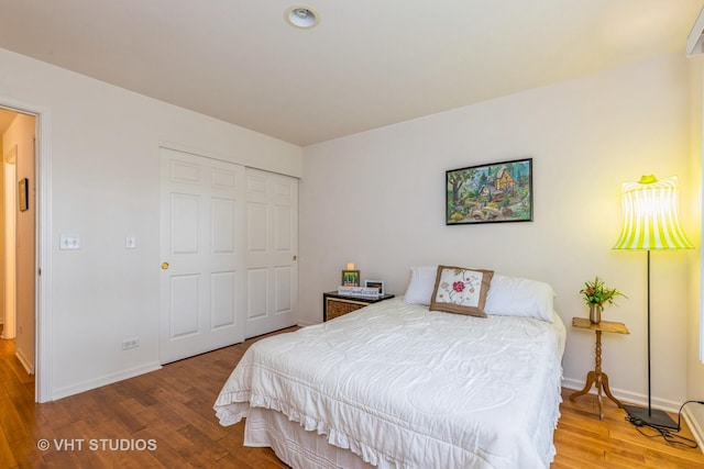 976 Enfield Dr, Northbrook, IL 60062 - bedroom with wood finished floors and a closet