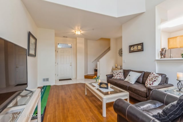 976 Enfield Dr, Northbrook, IL 60062 - living area with wood finished floors