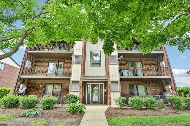 1221 Chalet Rd Unit 101, Naperville, IL 60563 - photo 1