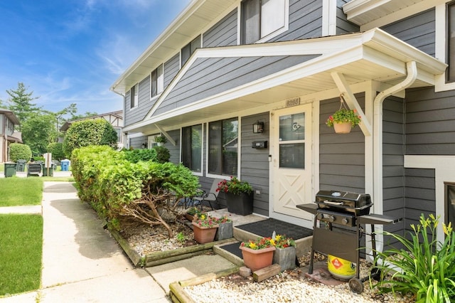 6265 Gold Cir Unit 6265, Hanover Park, IL 60133 - doorway to property featuring a porch