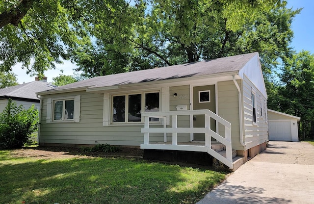 2928 Ridgeway Ave, Rockford, IL 61101 - view of front of home featuring an outdoor structure, a detached garage, a front yard, and roof with shingles