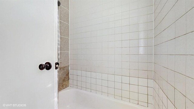 309 W 109th Pl, Chicago, IL 60628 - view of full bathroom
