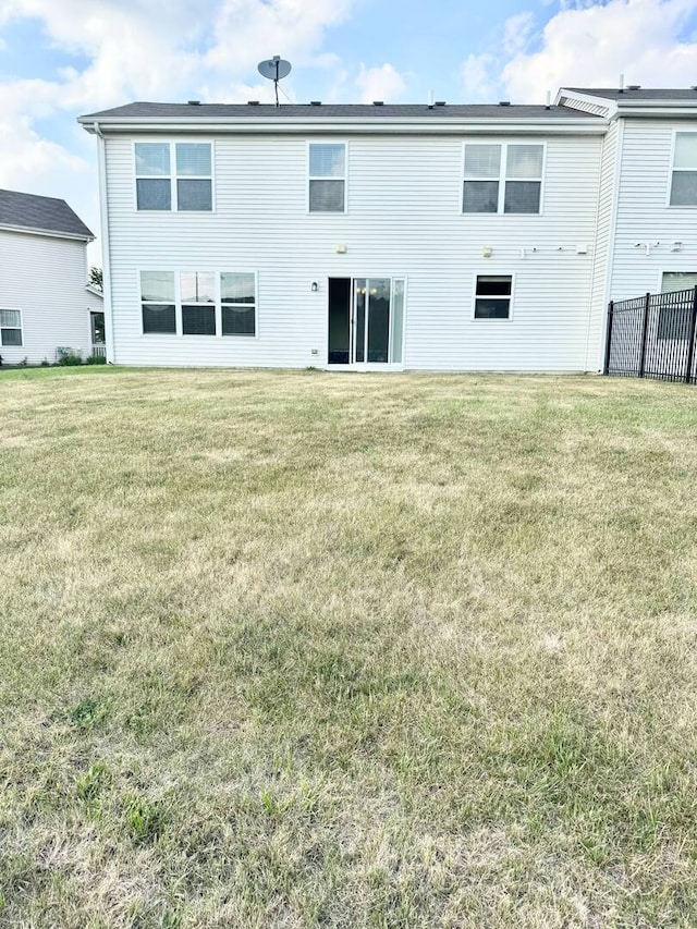 5 Boathouse Rd, Pingree Grove, IL 60140 - back of property