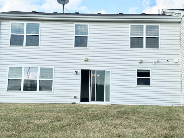 5 Boathouse Rd, Pingree Grove, IL 60140 - rear view of property with a lawn