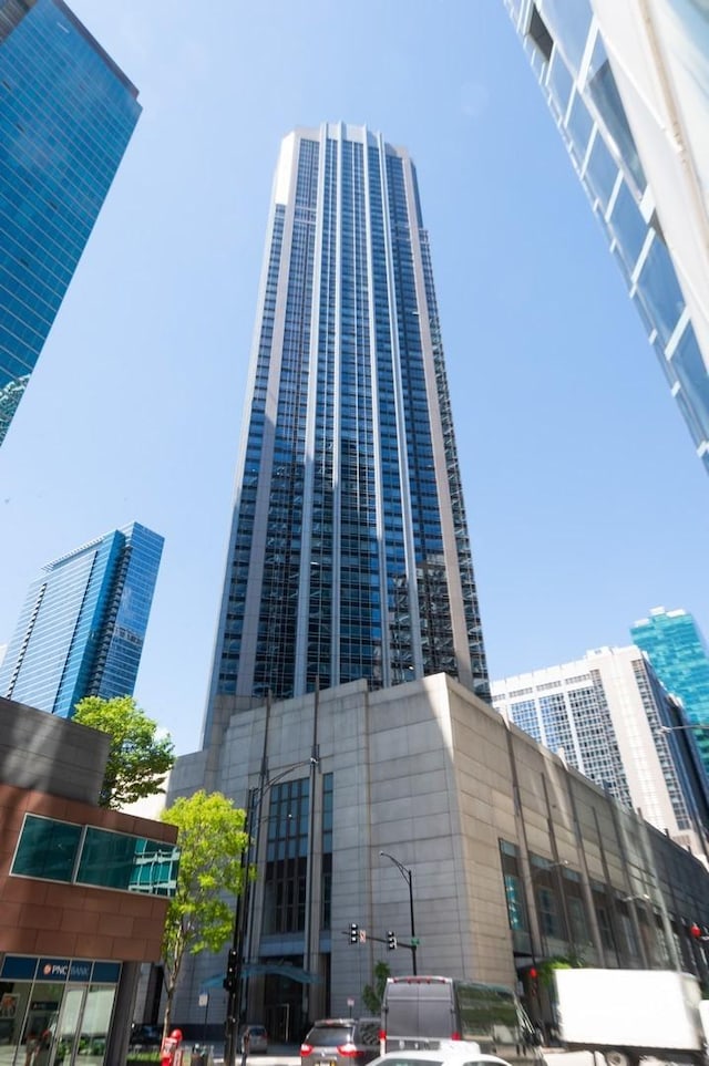 512 N Mcclurg Ct Unit 4302, Chicago, IL 60611 - view of property with a city view