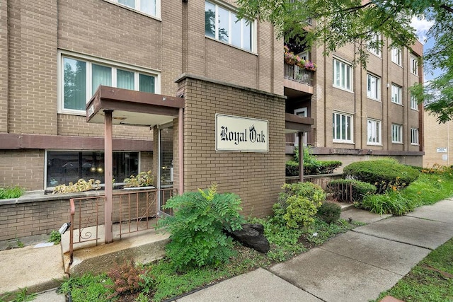 10048 S Pulaski Rd Unit 3F, Oak Lawn, IL 60453 - view of building exterior