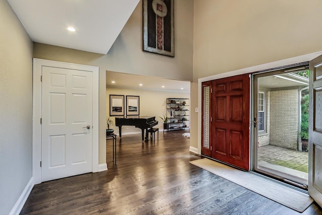 1194 Oxford Ct, Highland Park, IL 60035 - entrance foyer with dark wood-style flooring and a towering ceiling