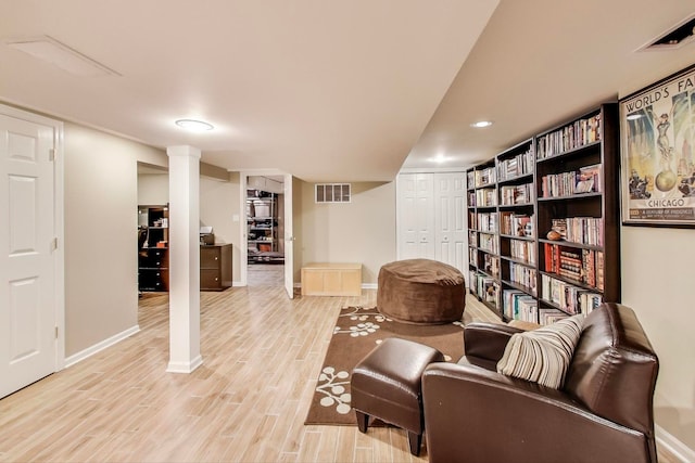 1194 Oxford Ct, Highland Park, IL 60035 - living area with wood finished floors and recessed lighting