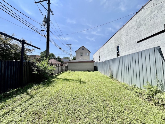 2948 E 95th St, Chicago, IL 60617 - view of yard
