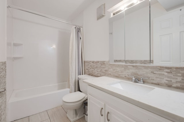 717 Tipperary Ct Unit 2B, Schaumburg, IL 60193 - bathroom with vanity and shower / tub combo with curtain