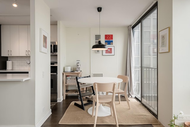 345 W Fullerton Pkwy Unit 1706, Chicago, IL 60614 - dining area with dark wood finished floors and baseboards