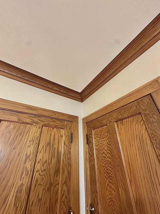 3514 N Lawndale Ave Unit 2, Chicago, IL 60618 - detailed view of ornamental molding