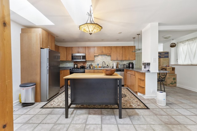 21368 W Pepper Dr, Lake Zurich, IL 60047 - kitchen featuring stainless steel appliances, backsplash, a skylight, decorative light fixtures, and open shelves