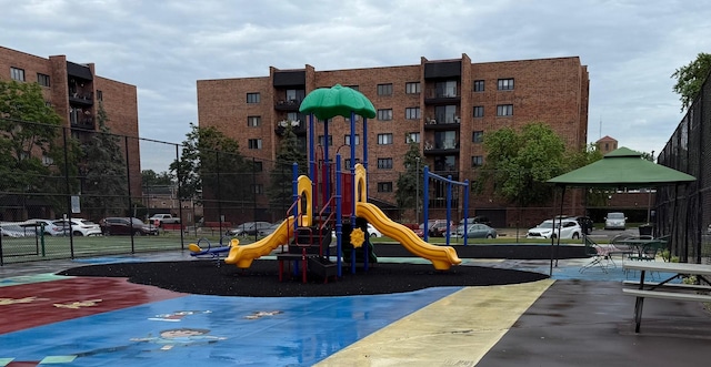 9377 Landings Ln Unit 502, Des Plaines, IL 60016 - view of community play area