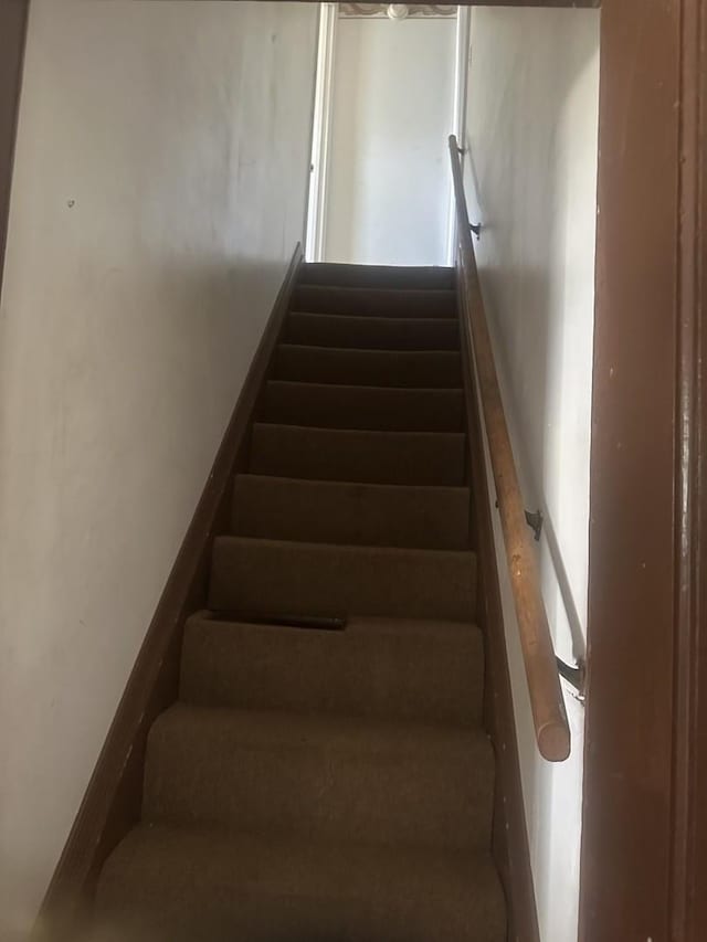 201 E N St, Saybrook, IL 61770 - view of stairway
